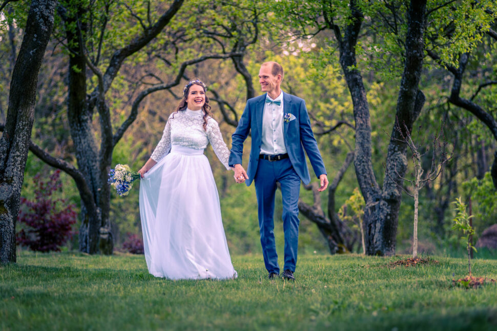 Uvolněná atmosféra, neformální fotky ze svatby. Svatební fotograf Brno