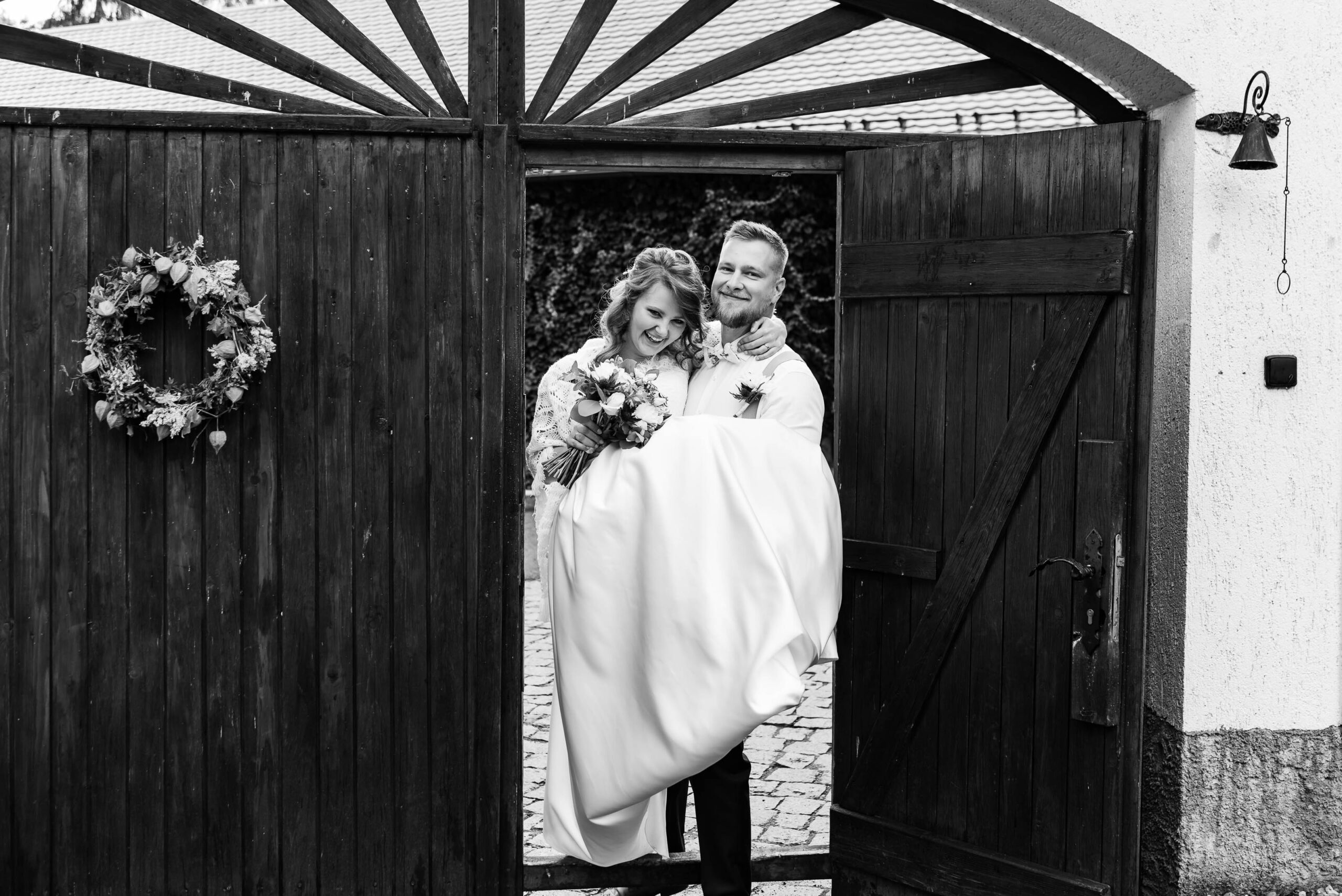 Svatební focení na samotě u lesa | svatební fotograf | Patrik Schöber