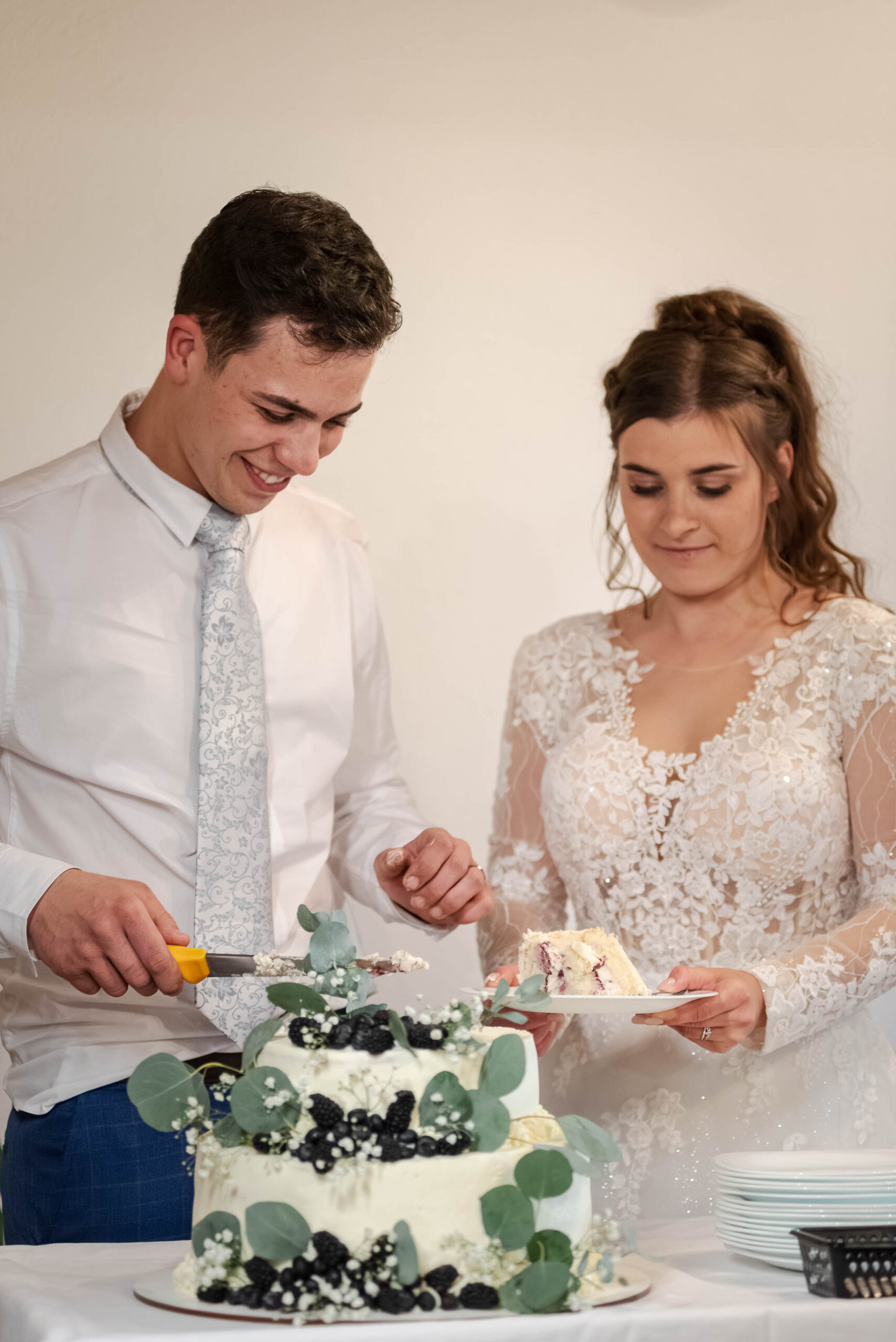 Svatební fotograf | krájení dortu, Zlínsko